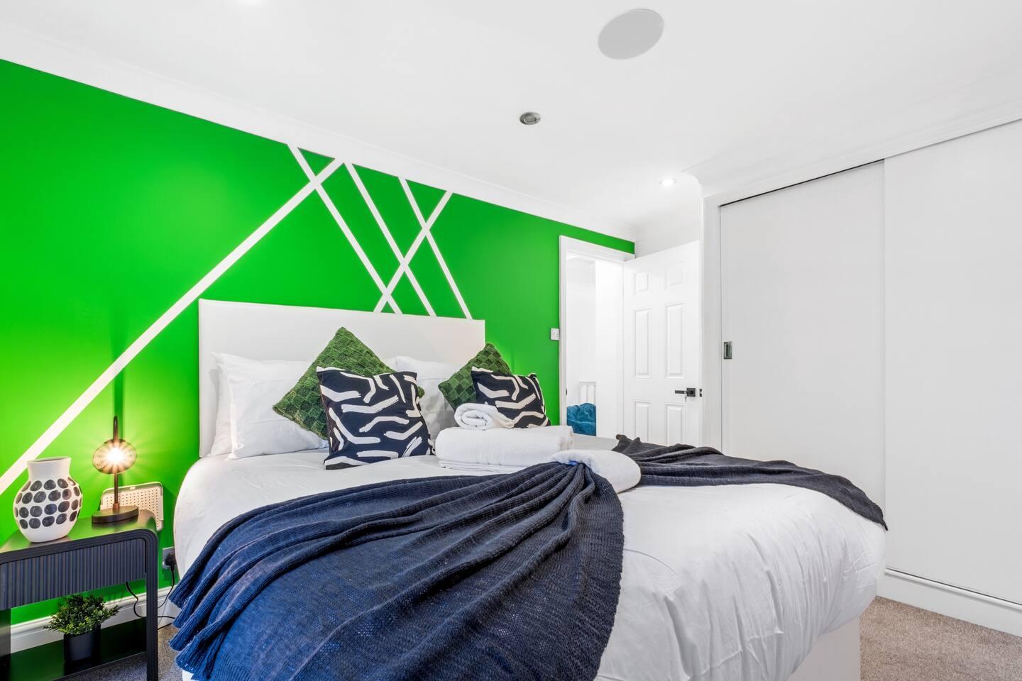 3 bed trendy Vibe House in Earls court Kensington