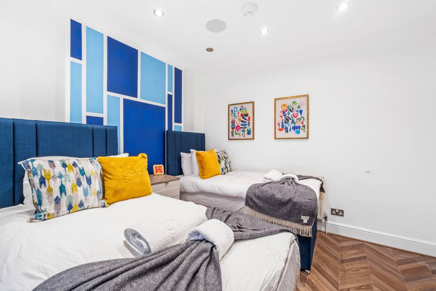 3 bed trendy Vibe House in Earls court Kensington4