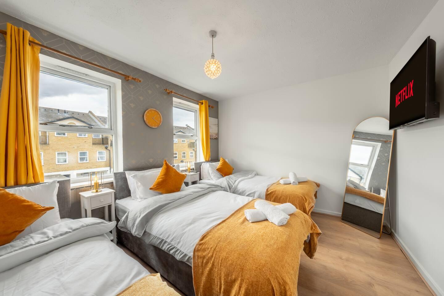 5 Comfy Bed-Great for Workers & Families-Free Park5